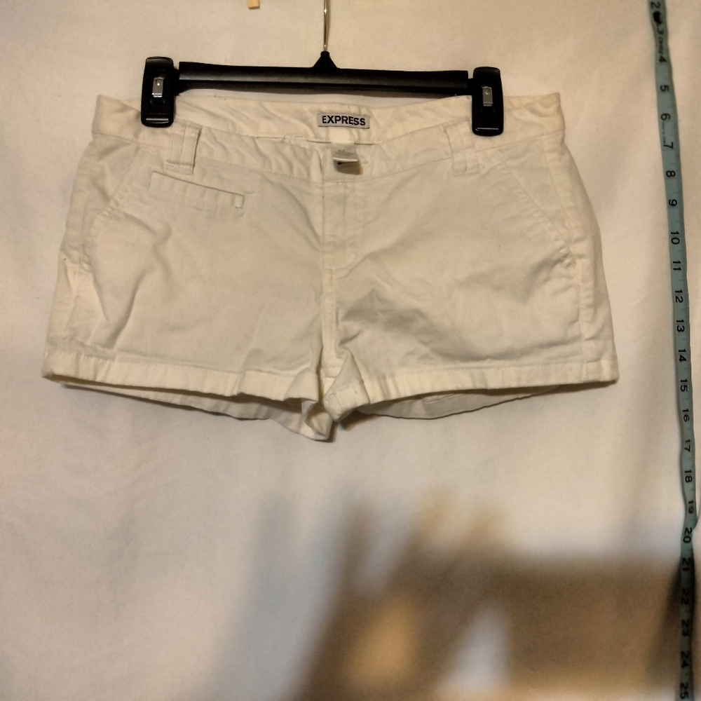 Express size 4 white shorts EUC